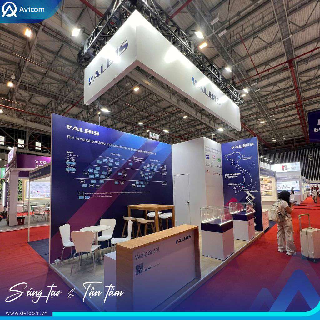 Avicom thiết kế thi công gian hàng ALBIS 18m2 tại VIETNAM PLAS 2026